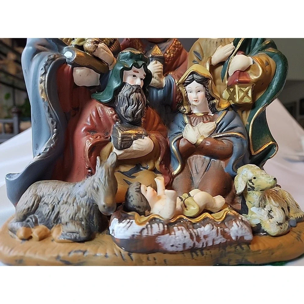 VTG Nativity Scene Single Piece Holy Family‎ Gold Accents Ceramic Christmas Gift